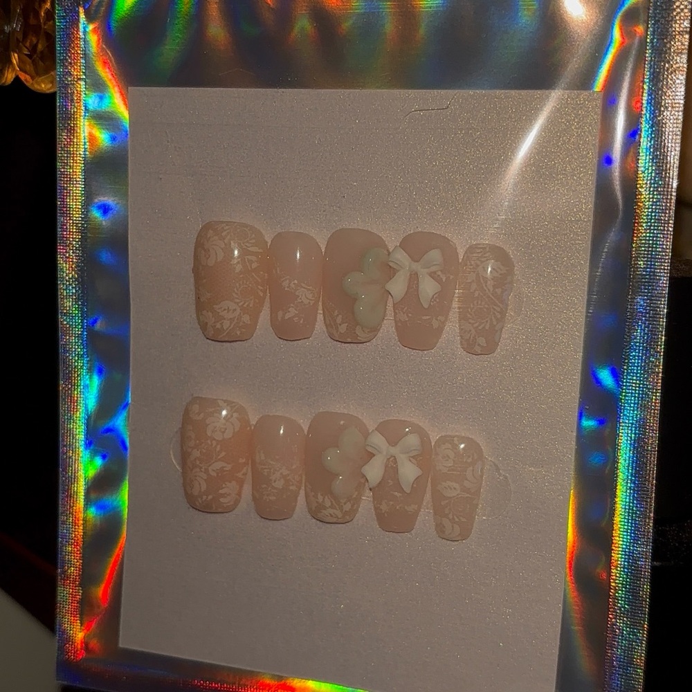 White Lace Handmade Press Ons